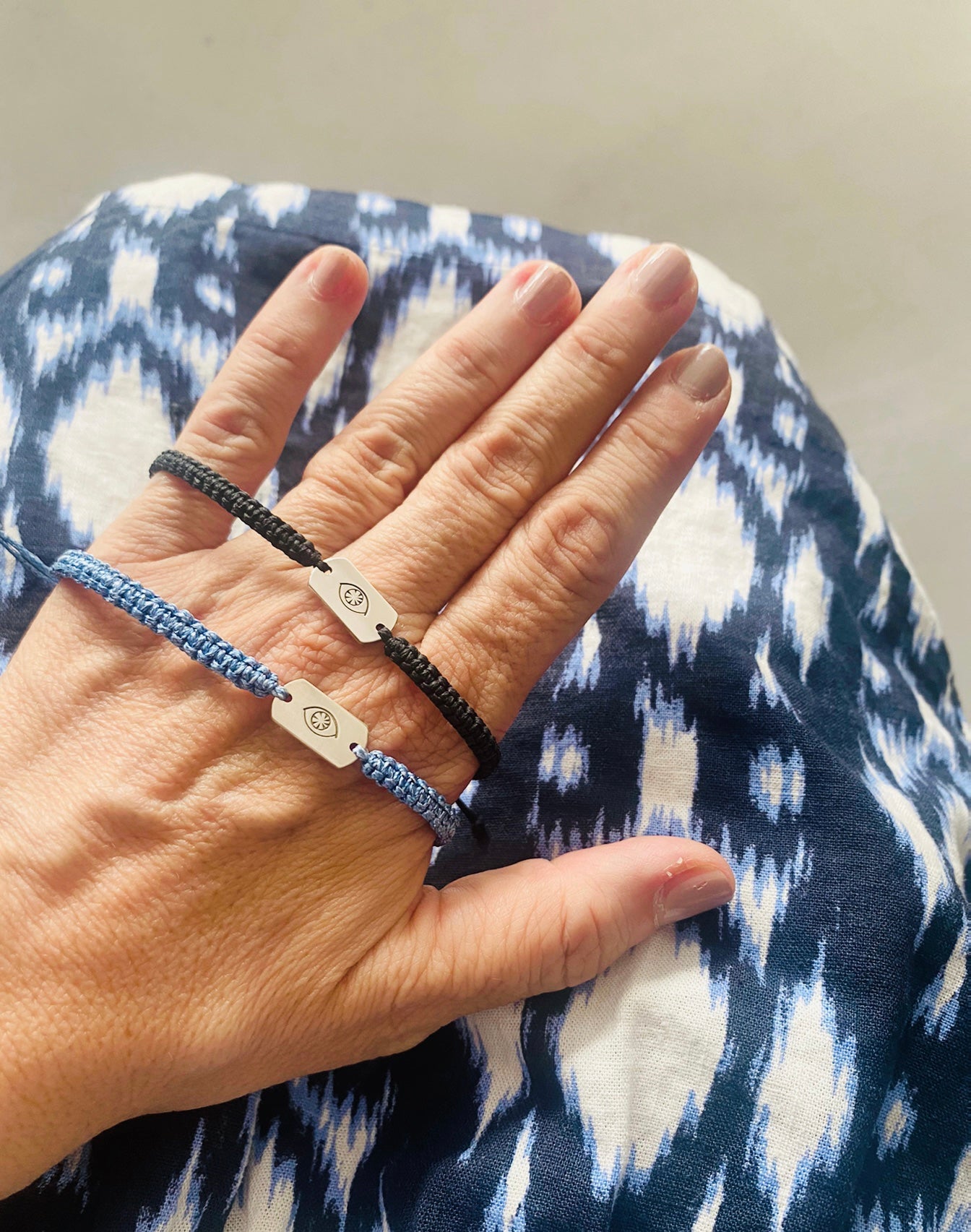 EYE mini tag silver macramé bracelet