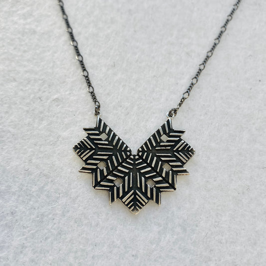 Semedaki velonies/stitches silver necklace